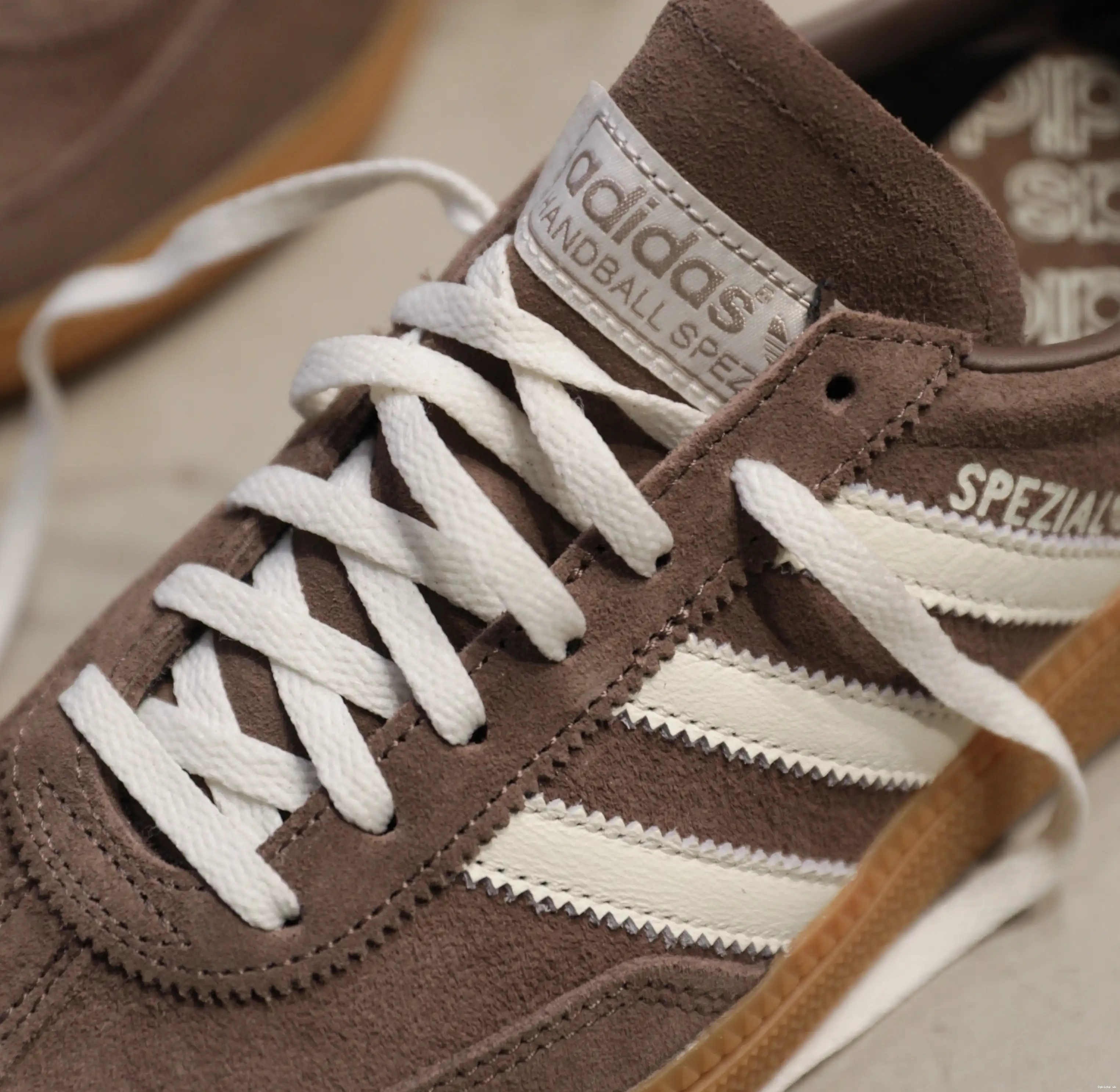 Strata adidas Gum Earth Handball Spezial W 0522